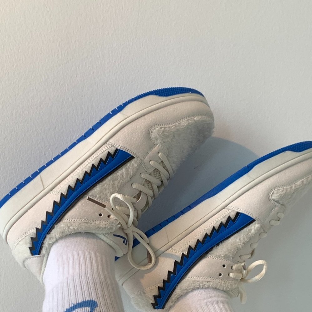 White sports shoes